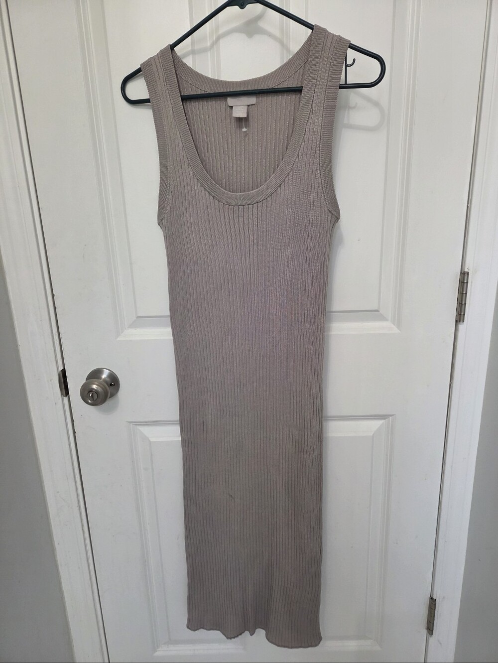 H&M RIB KNIT SCOOP NECK SLEEVELESS MIDI DRESSTaupe Gray Size M